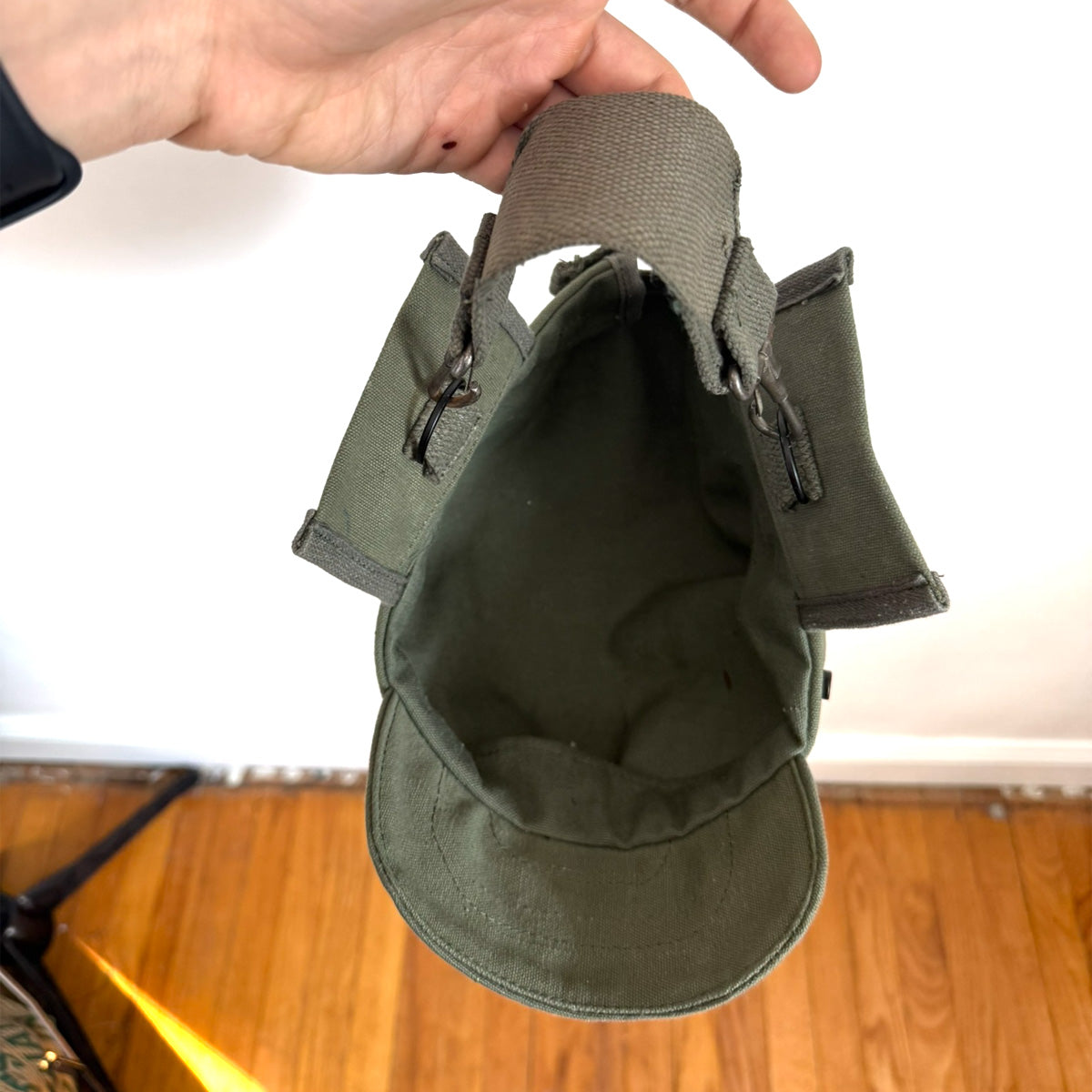 "Button" Utility cap